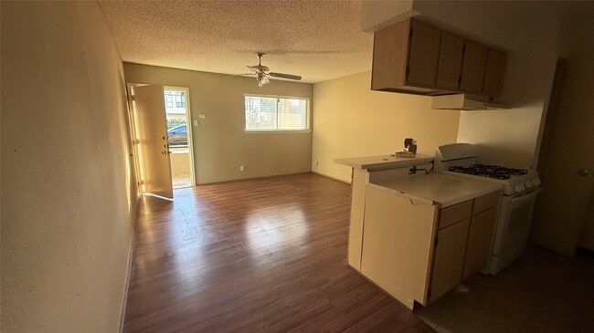 Building Photo - 1328 Bomar St