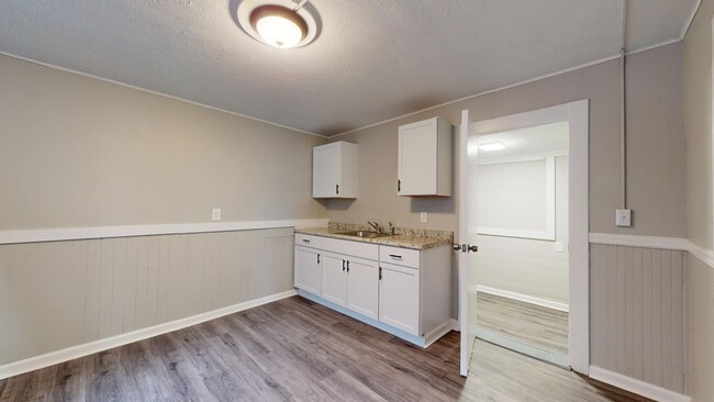 Building Photo - Cudell neighborhood. - 2 bedroom/1 bathroo...