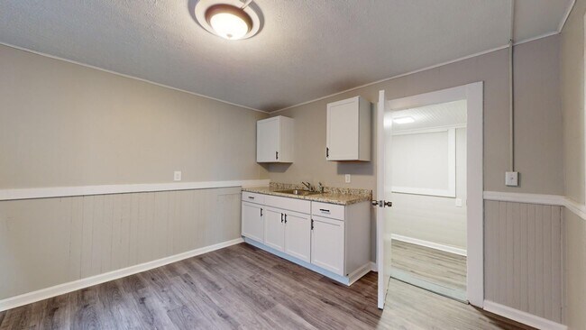 Building Photo - Cudell neighborhood - 2 bedroom/1 bathroom, Single Family Home