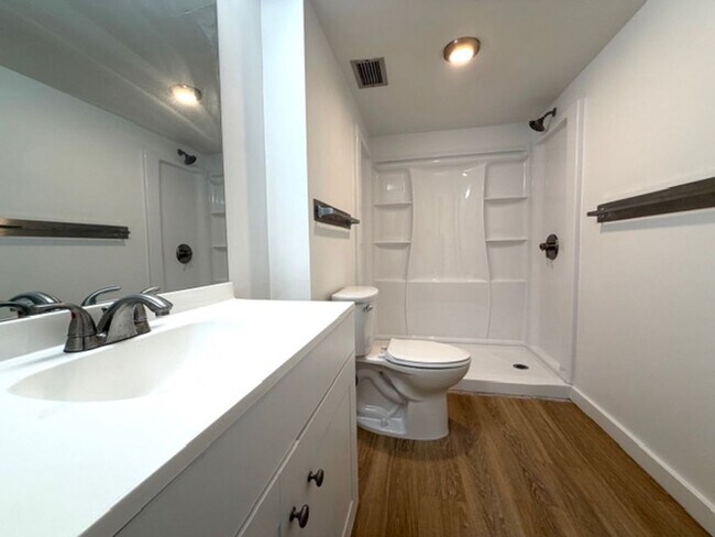 Building Photo - 1 Bedroom, 1 Bathroom, 1 Parking (Mauna Luan Hawaii Kai)