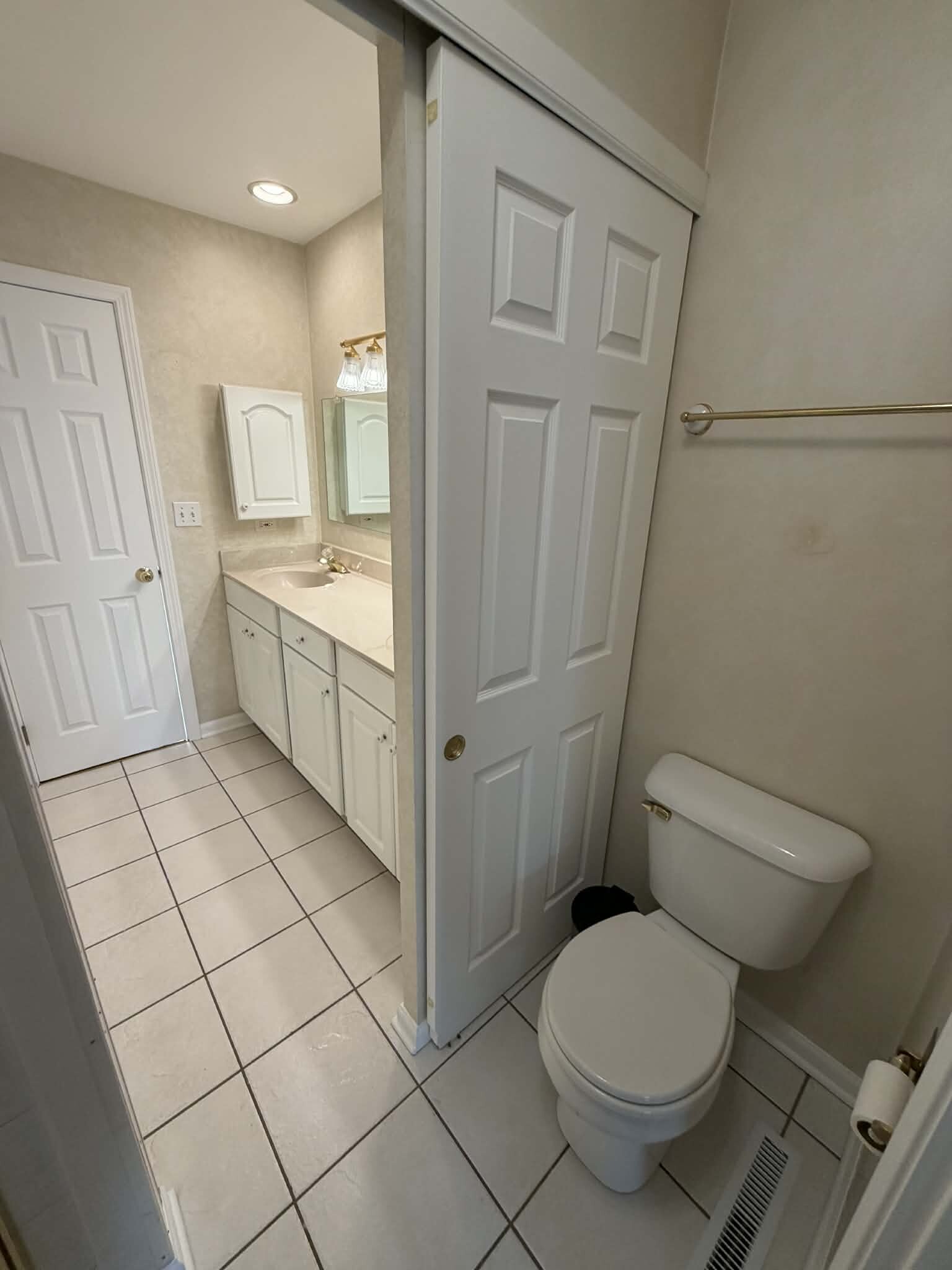 Building Photo - 1730 N Ridge Ave