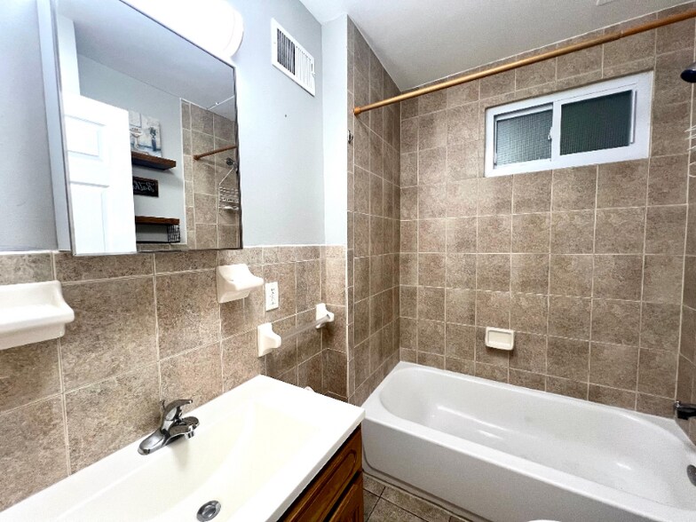 Building Photo - 113 Clark Pl