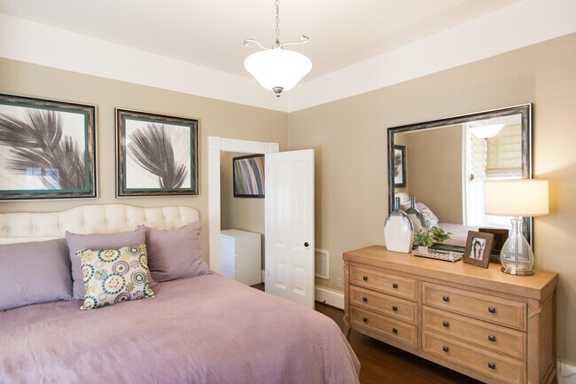 Building Photo - 703 E California Blvd