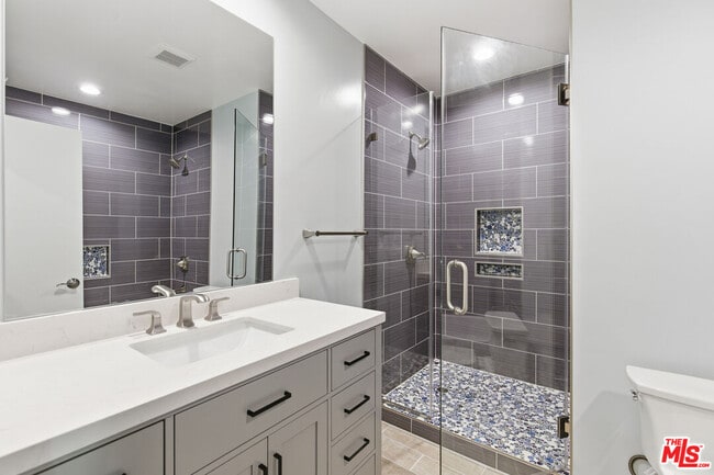 Building Photo - 6314 Primrose Ave