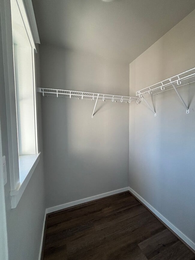 Building Photo - 2 Story Home in the Desirable Columbia Estates Development