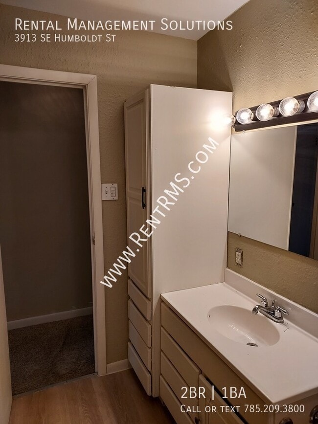 Building Photo - 3913 SE Humboldt St