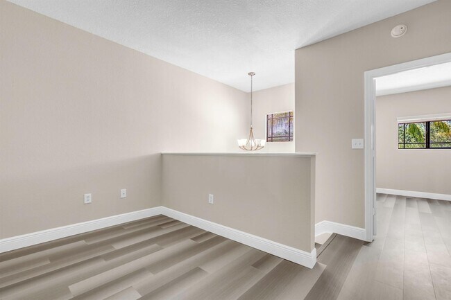Building Photo - 2802 Sarento Pl