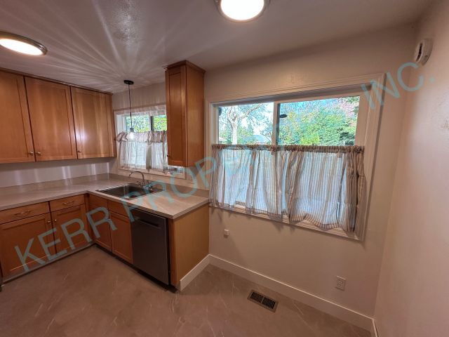 Building Photo - Charming 3-Bedroom Gresham Retreat with Spacious 1728 sq. ft. Layout and 2.5 Baths!