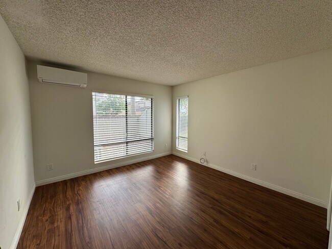 Building Photo - 1Bd/1Ba Condo in Gated Huntington Beach Co...
