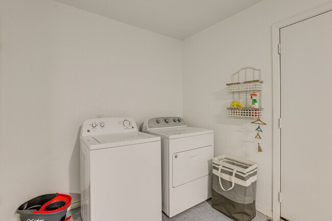 Building Photo - 8020 Botany Ln