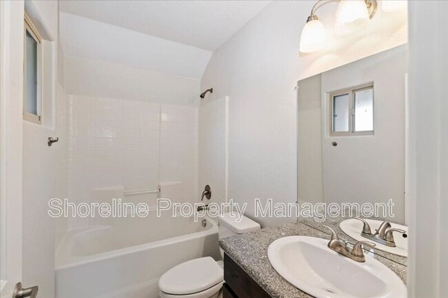Building Photo - 2607 N Lancaster Dr