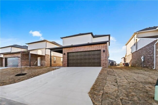 Building Photo - 4670 W Aurora St