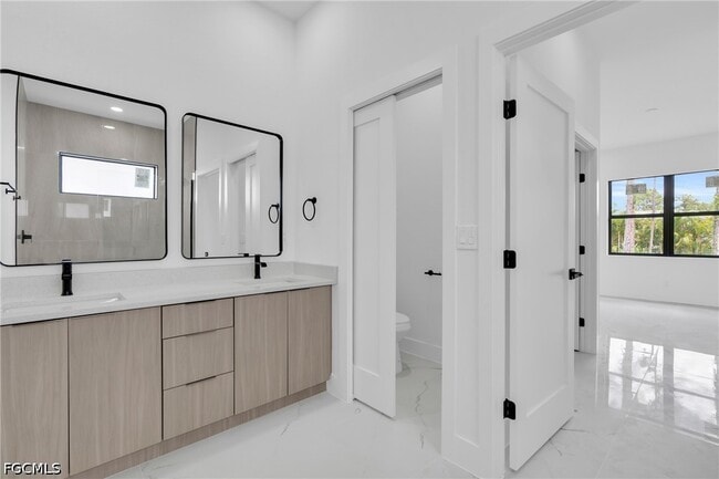 Building Photo - 3202 21st St W