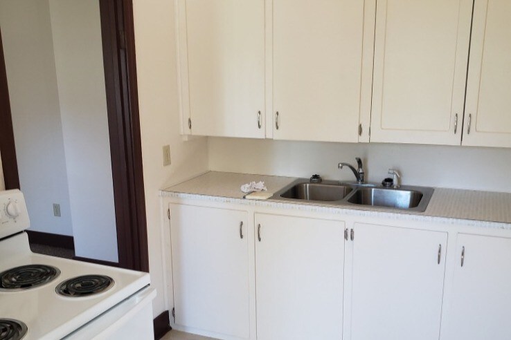 Kitchen 3 - 105 S Main St