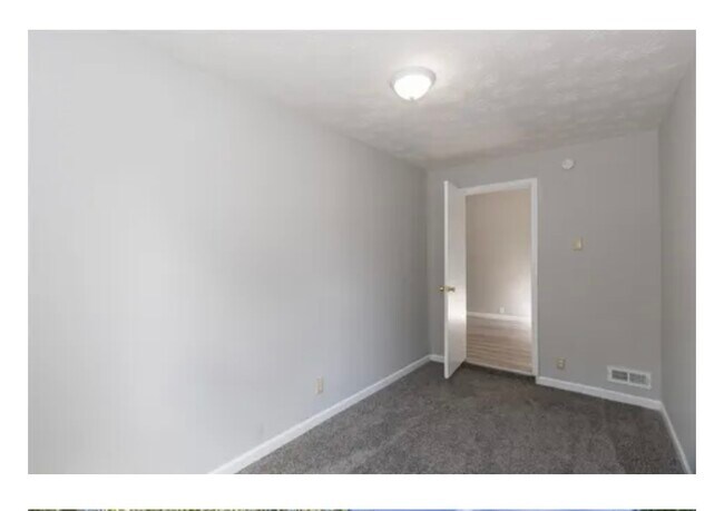 Building Photo - 1033 N Belmont Ave