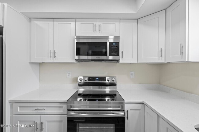 Building Photo - 11359 Bedford Oaks Dr