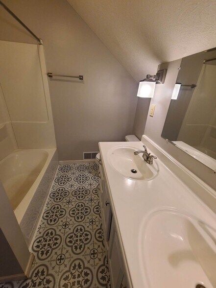 2nd Floor - Full Bath (image #2) - 156 W Cherokee Dr
