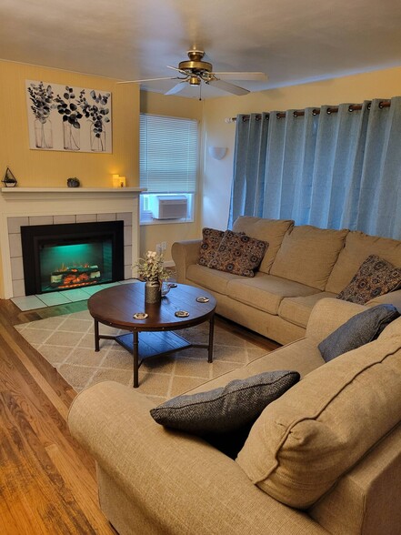 Living room with electric fireplace - 2313 A St