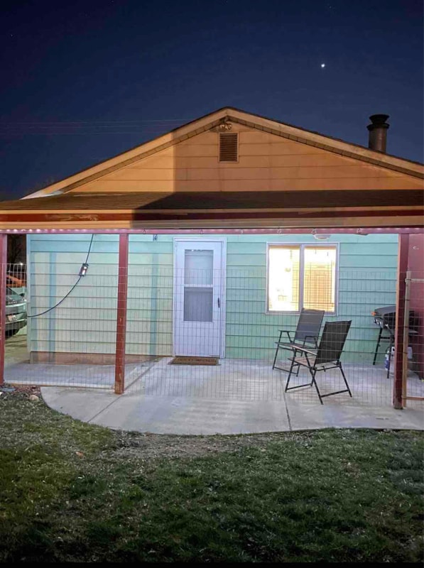 Building Photo - 25 Maple Ln S