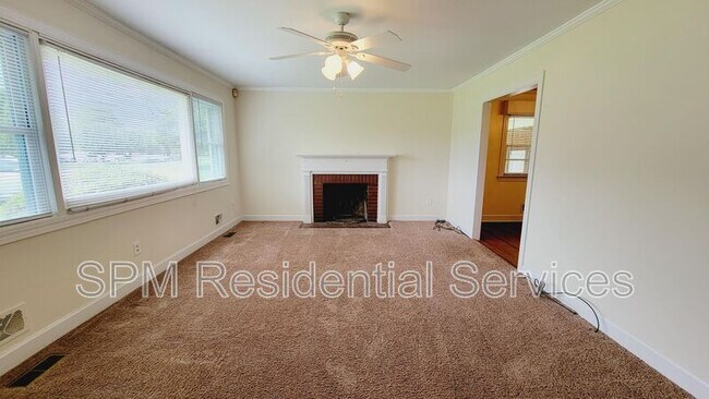 Building Photo - 2512 Castle Hayne Rd