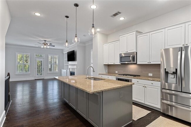 Building Photo - 2836 Broughton Ln SE