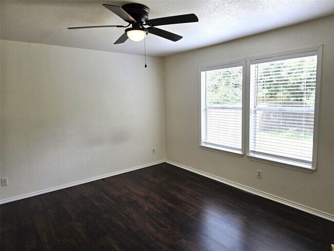 Building Photo - 1600 Hollow Tree Blvd