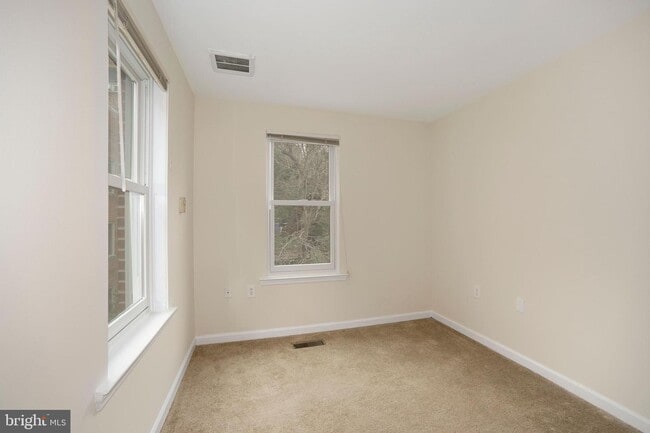 Building Photo - 2413 1/2 20th St NW