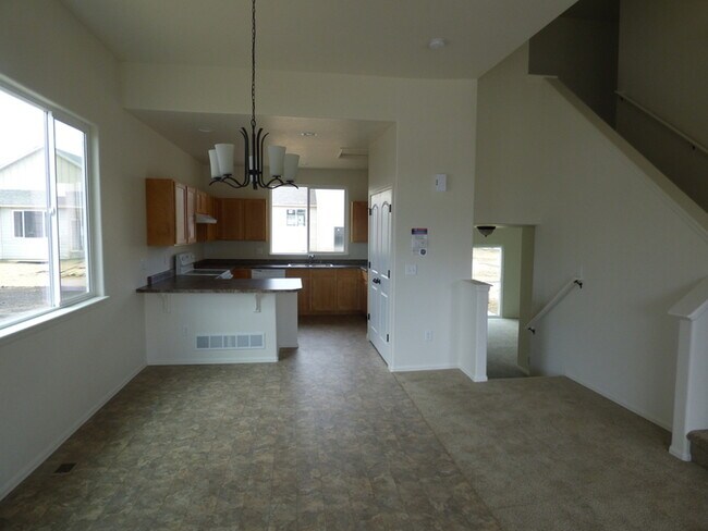 Building Photo - Spacious 3 Bedroom, 2.5 Bathroom Home in Berthoud- Easy Commuting!