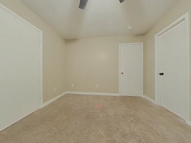 Building Photo - 857 Danish Dr