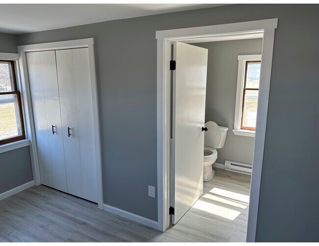 Building Photo - 30 E 7th Ave