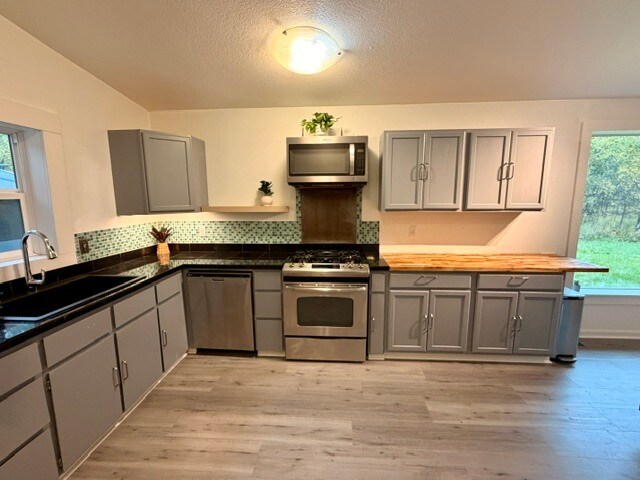 Building Photo - 4500 Willow Cir
