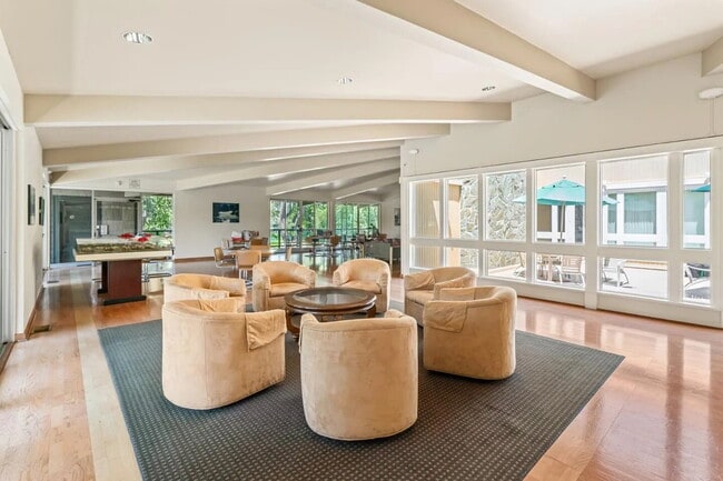 Building Photo - "Chic 1-Bedroom San Mateo Retreat with Mod...