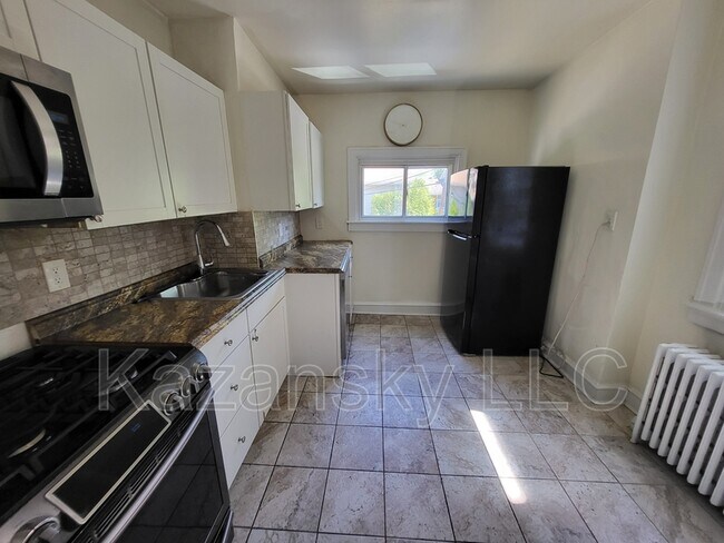 Building Photo - 6737 N Lawrence St