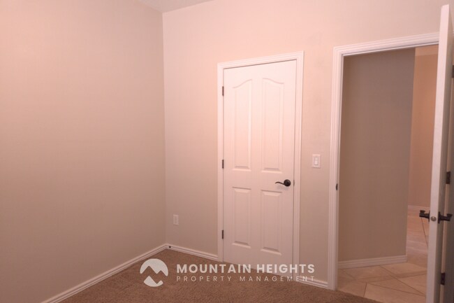 Building Photo - 744 Lazy Oak Way