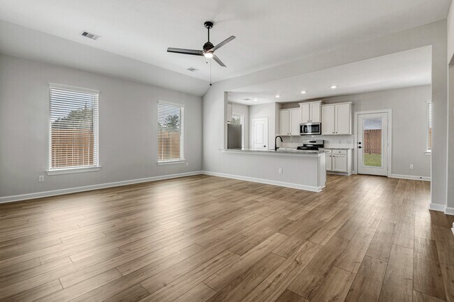Building Photo - 15686 Honey Cv Dr