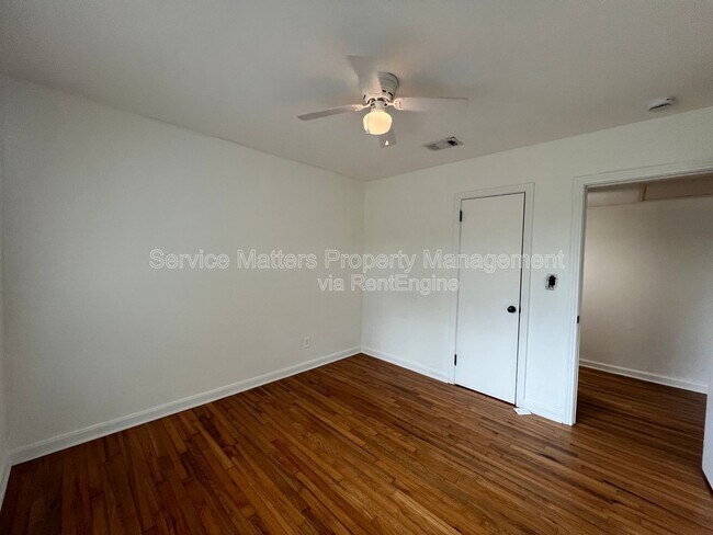 Building Photo - 3543 Bayou Blvd