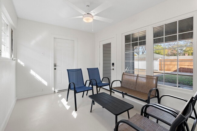 Building Photo - 6501 Ravendale Ln