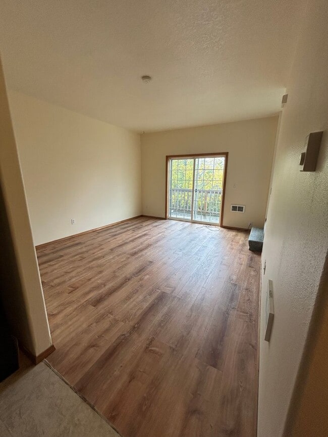 Building Photo - Fabulous 2 bed, 2 bath townhome with garage available for lease!