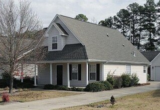 Building Photo - 3 Bedroom Home in Gated Community