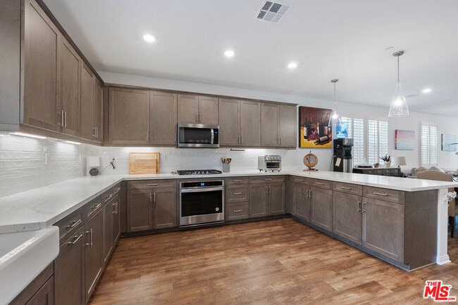 Building Photo - 749 Daniel Freeman Cir