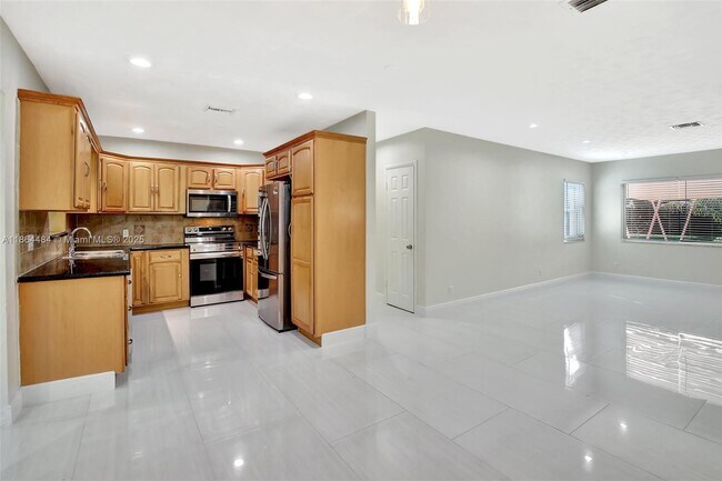 Building Photo - 100 N Hibiscus Ct