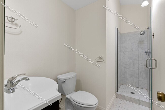 Building Photo - Updated, Spacious 2 Bedroom, Pet Friendly ...