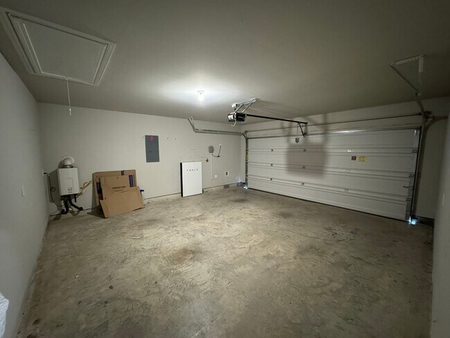 Building Photo - 2407 Poplar Copse Ct