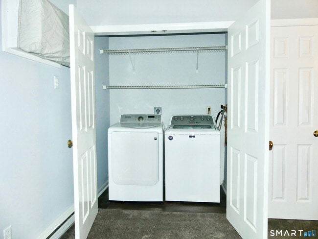 Building Photo - 8 Oakwood Ave