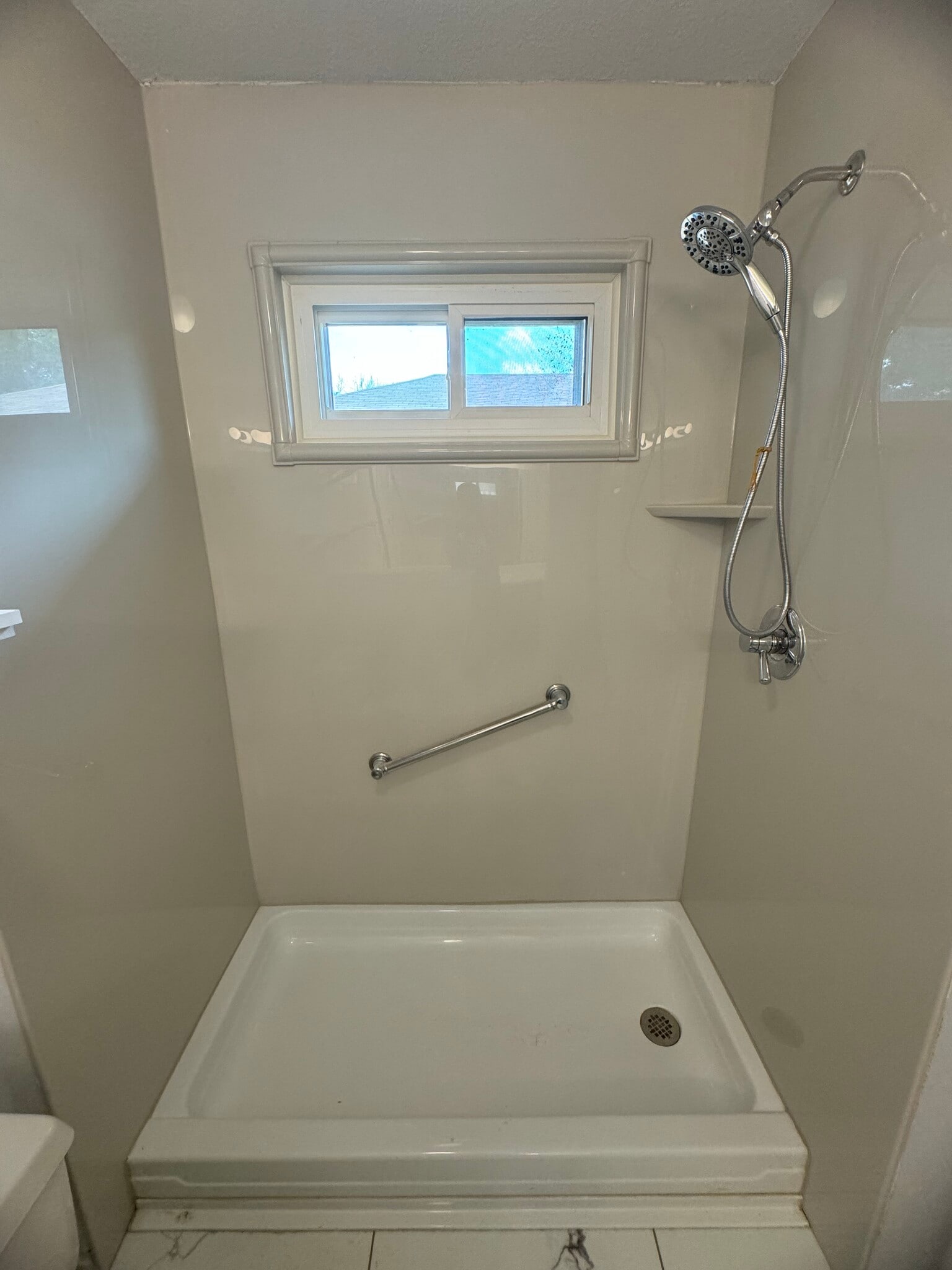 Master bathroom - 736 Patchway Ln