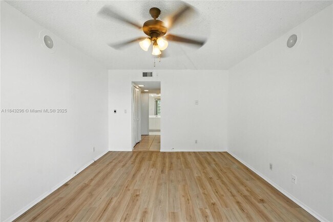Building Photo - 3850 Oaks Clubhouse Dr