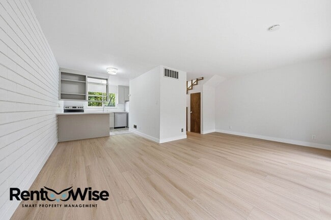 Building Photo - 569 Addison Ave