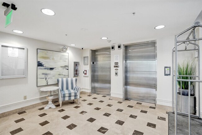 Building Photo - 101 S Ocean Dr