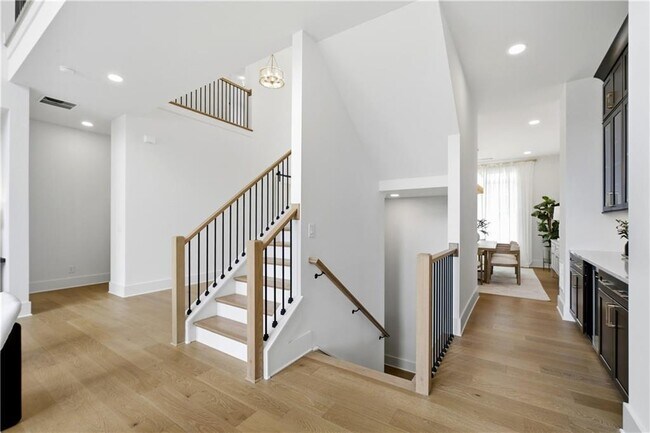 Building Photo - 4510 Hawthorn Cir