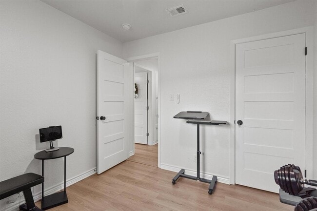 Building Photo - 802 Leisure Run Cove